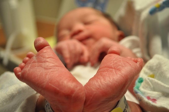 Image of feet of a newborn child